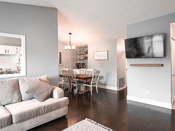 3rd image of 641 Elizabeth Dr