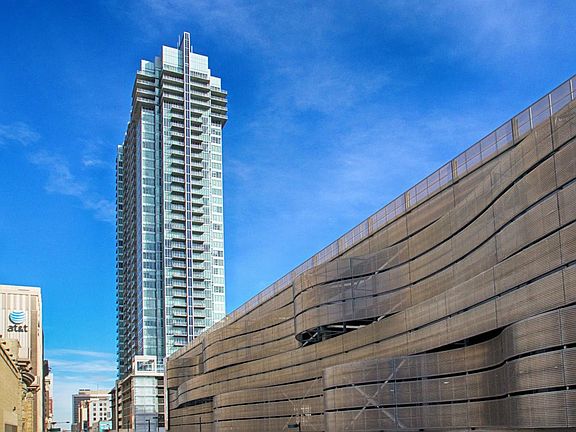 Downtowns Premier Hi-rise