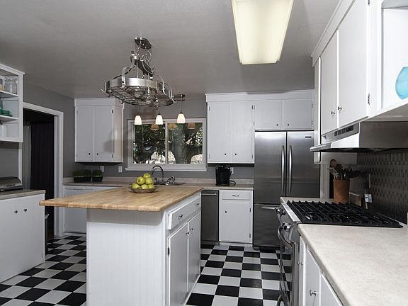 4th image of 7400 Pickard Ave NE