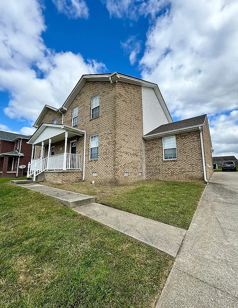 3 bed, 1600 sqft, $1,575 — Photo 1