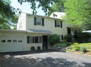 5 Meadow Wood Dr, North Stonington, CT 06359