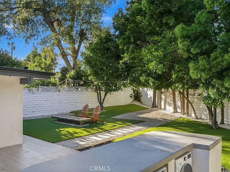 13135 Chandler Blvd — Photo 60