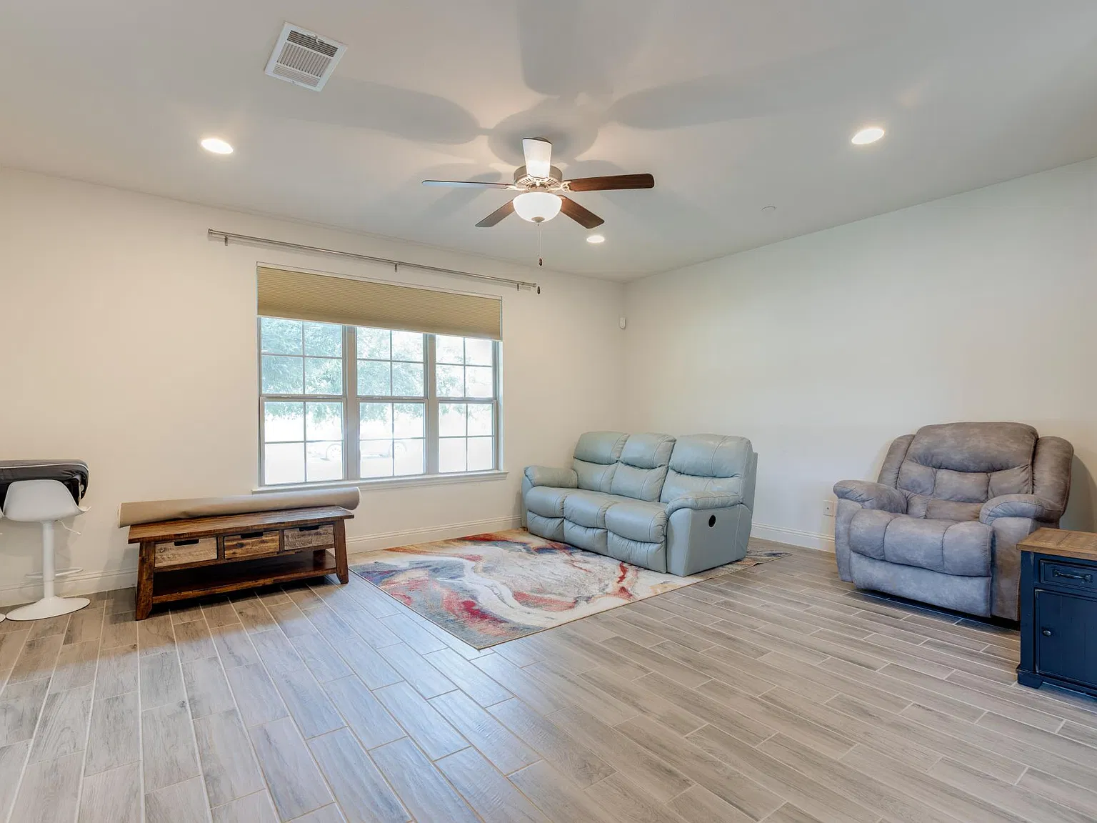 3 bed, 2.5 bath, 1983 sqft, $2,700 — Photo 4