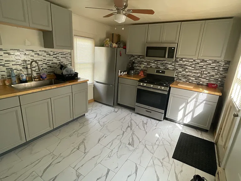 421 S Main St — Photo 1