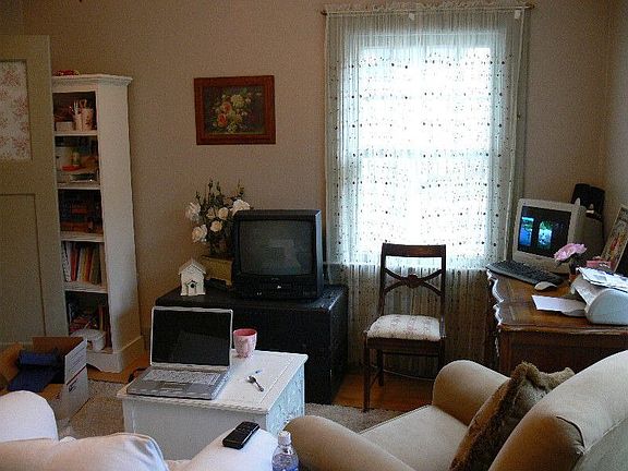 Formal dining room/made office