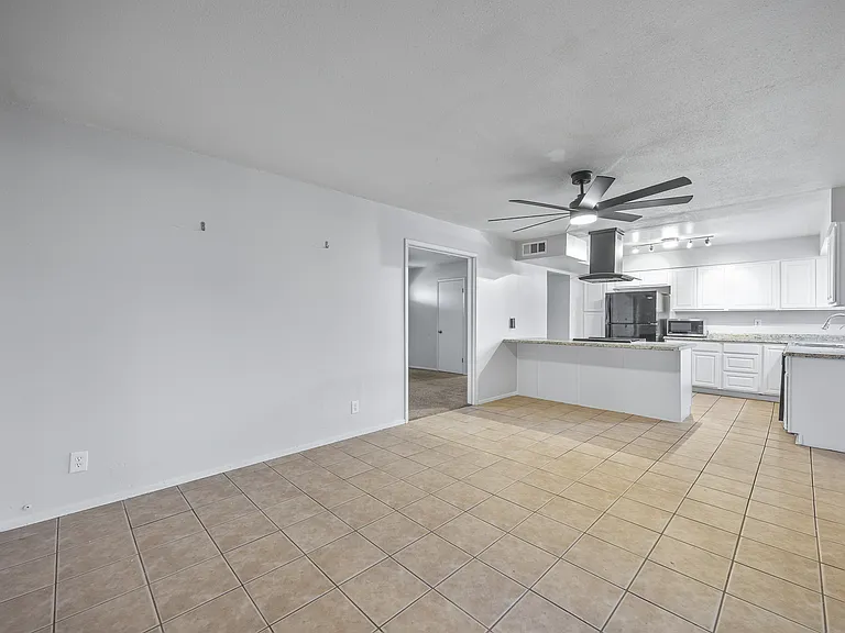 3702 W Tuckey Ln — Photo 12