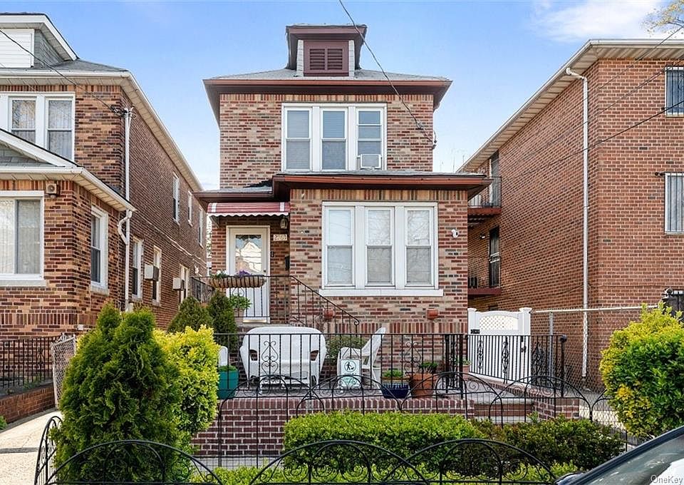1st image of 2763 Pearsall Ave