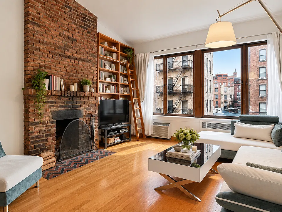 10 Charles St #4B