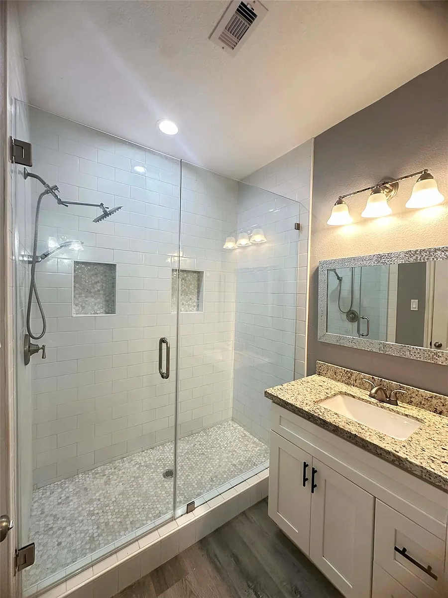 Building Photo - 6706 Avenue C #3