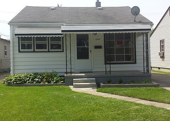 3rd image of 13716 Hobart Ave