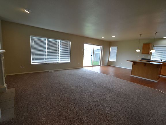 5th image of 18416 26th Ave E