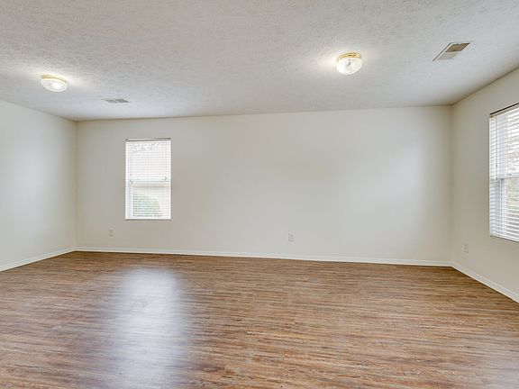 4th image of 2725 Sutherland Dr