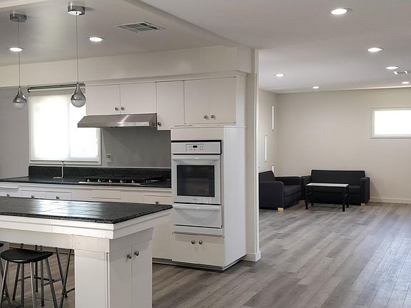 2nd image of 1465 Pebble Vale St