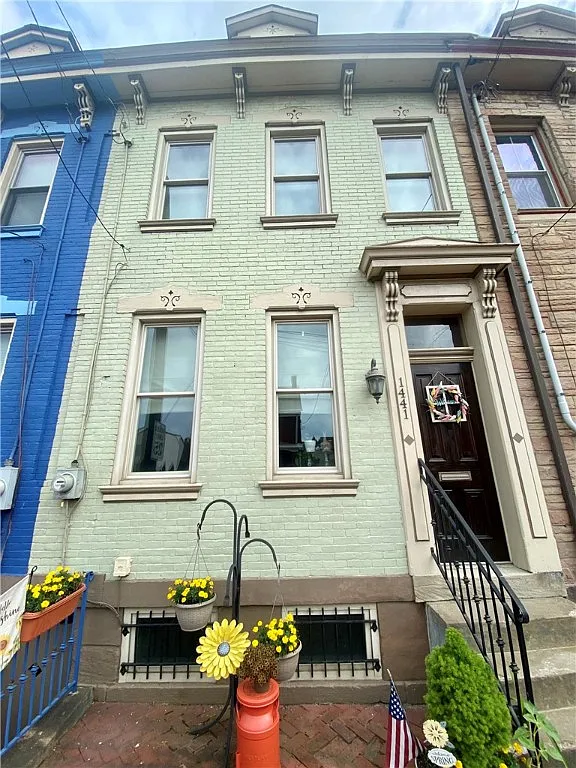 1441 W North Ave photo 1