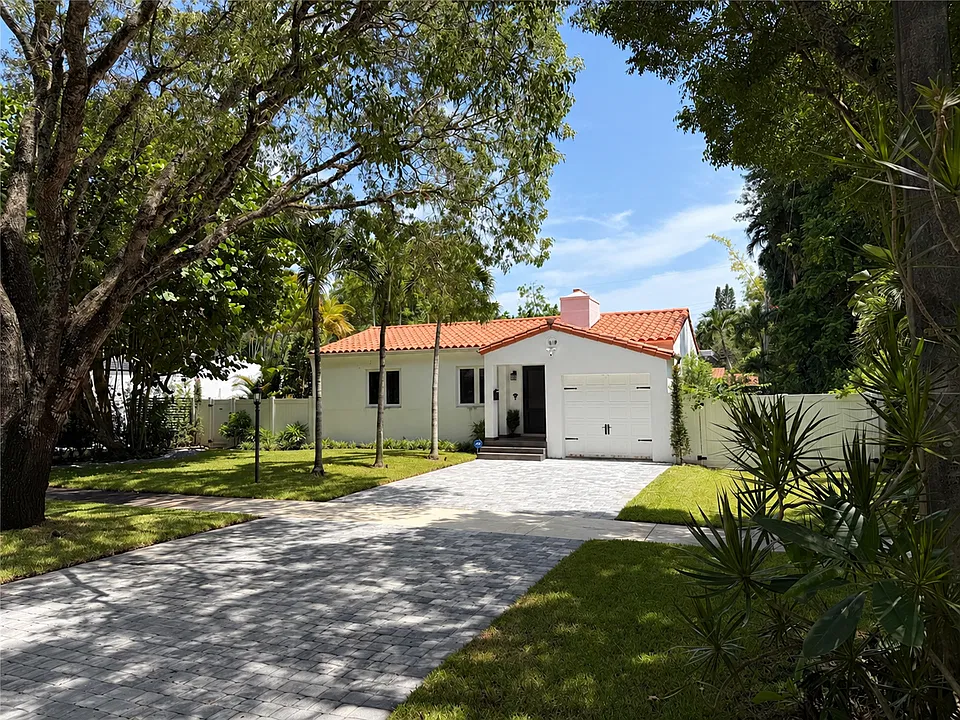 NW 105th St