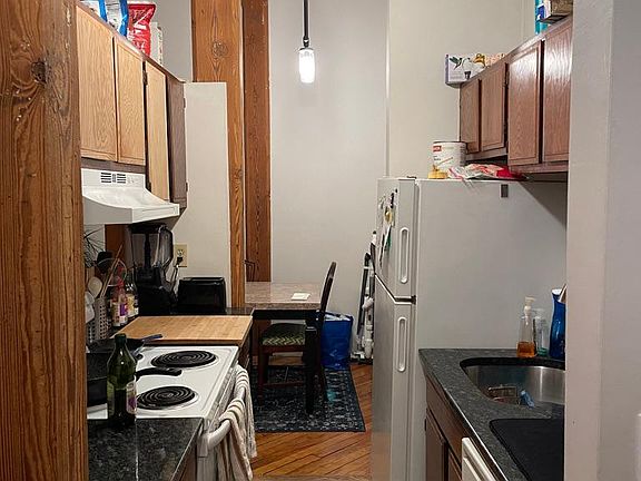 2nd image of 222 Williams St E APT 421