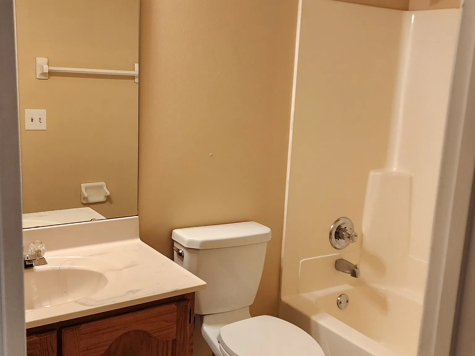 3 bed, 1798 sqft, $2,700 — Photo 2