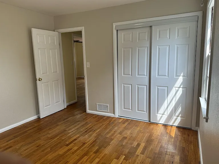 1247 Avenue F — Photo 10