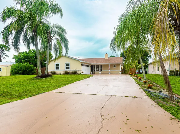 374 NE Glentry Avenue, Port St Lucie, FL 34983