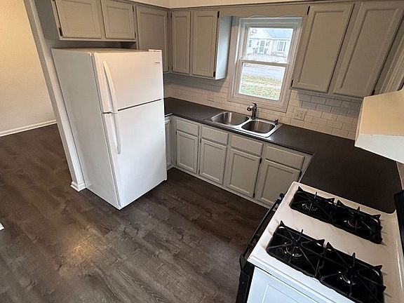 2nd image of 1549 Gladstone Dr SE