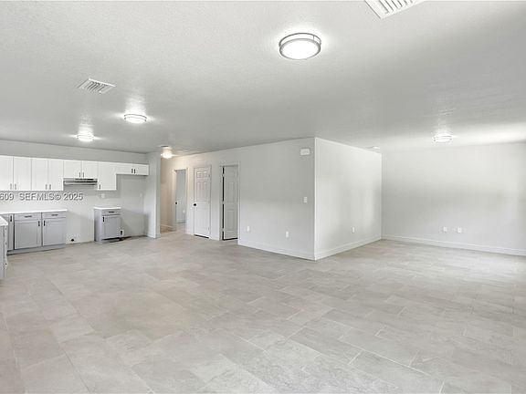 5th image of 861 NW 6th Ave