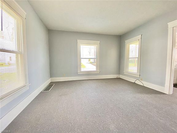 4th image of 212 N Lyman St