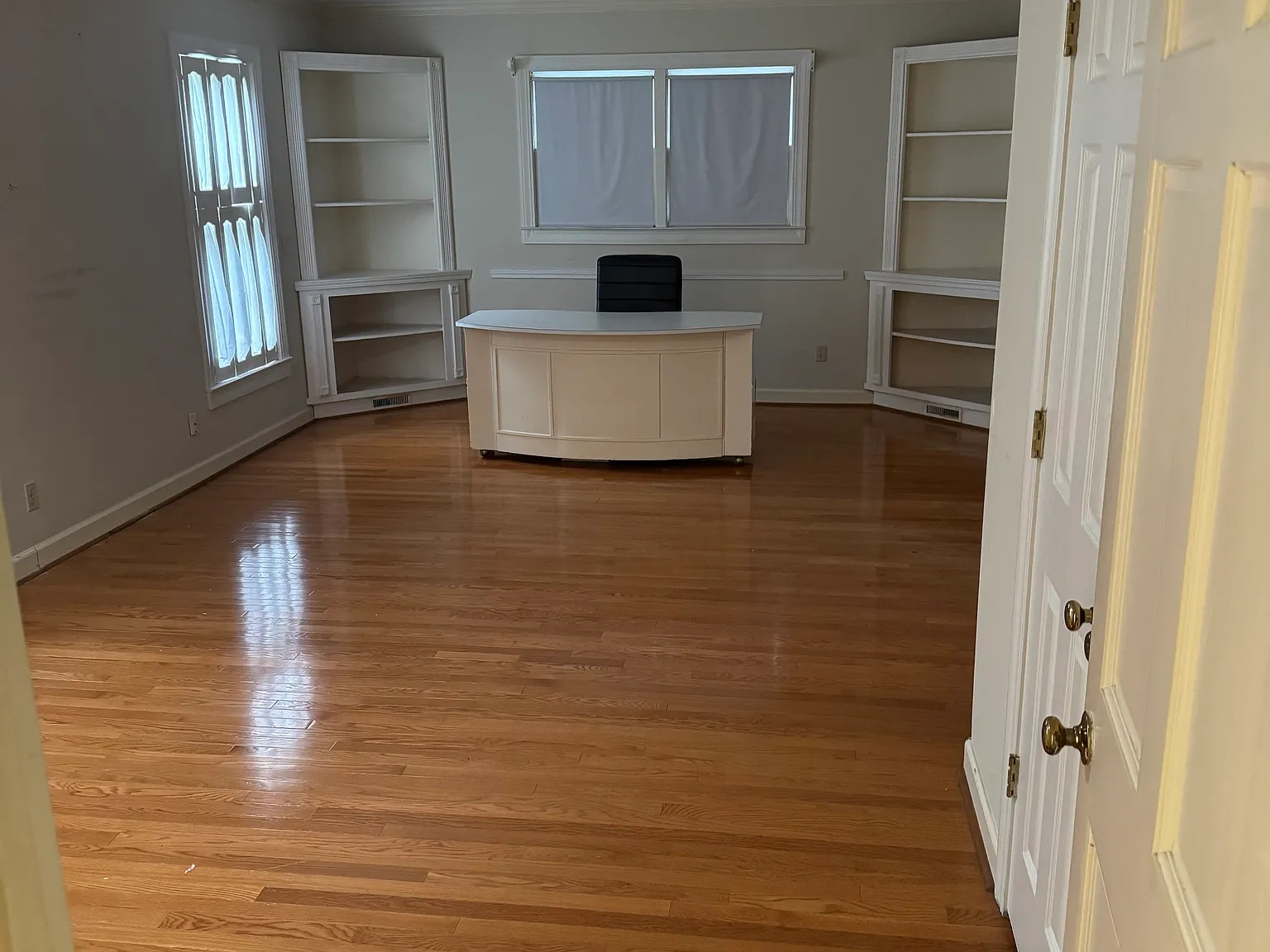 5 bed, 3983 sqft, $3,100 — Photo 4