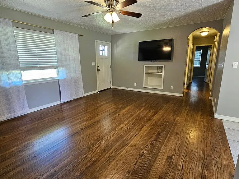 1202 Glenwood St — Photo 10