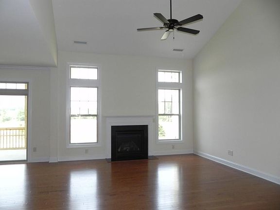 4th image of 4019 Vallonia Dr