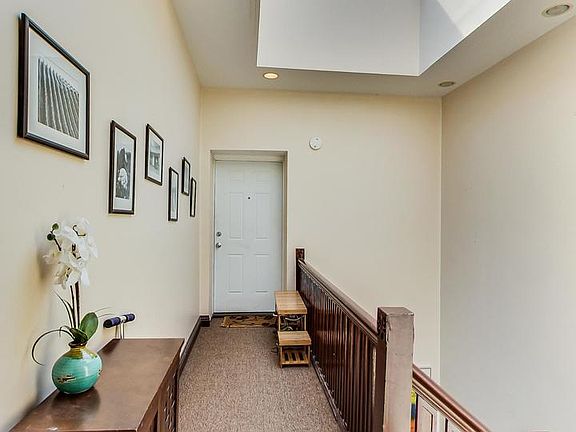 5th image of 926 E Hyde Park Blvd Unit 4