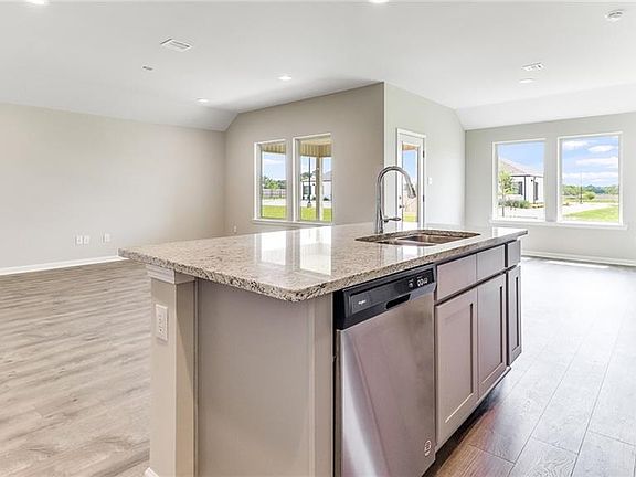 4th image of 9132 Worthington Ct
