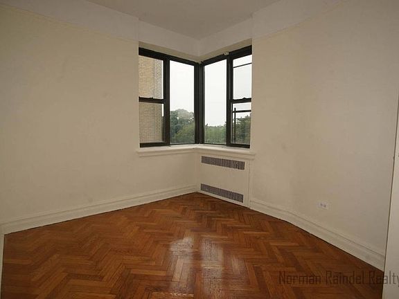 5th image of 529 E 235th St APT 5B