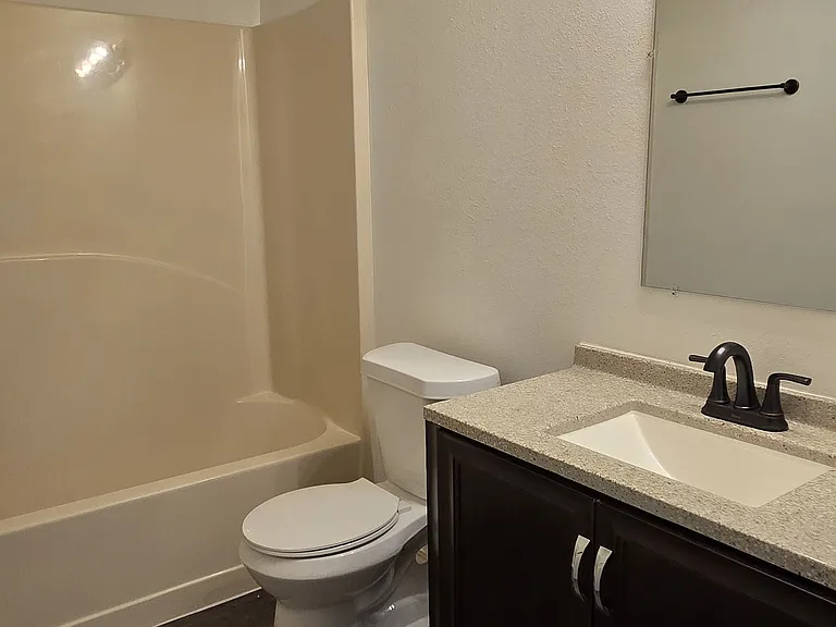 1087 New Haven Dr — Photo 9