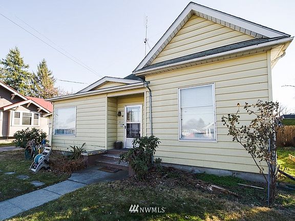 3rd image of 1412 E Isaacs Ave