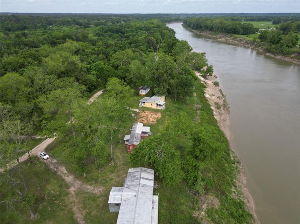 210 Devils Rd, Goodrich, TX 77335
