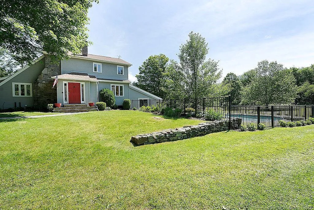 4 bed, 3.5 bath, 3400 sqft, $26,900 — Photo 2