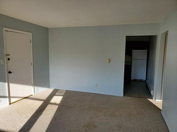 5th image of 376 N Birch St