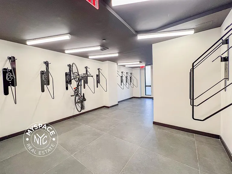 650 Madison St #4F — Photo 34