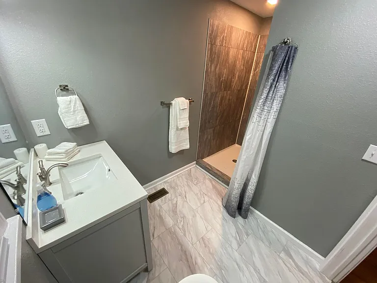1737 E Elm St — Photo 11