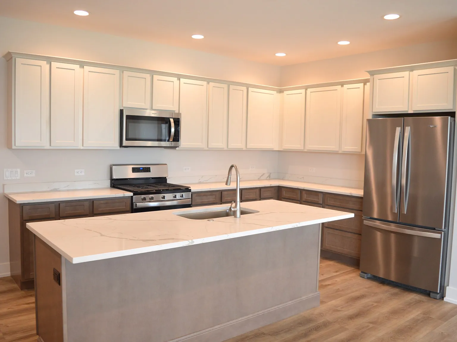3 bed, 1854 sqft, $2,295 — Photo 1