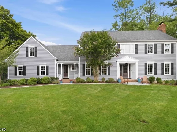 38 Woodmere Dr, Summit City, NJ 07901