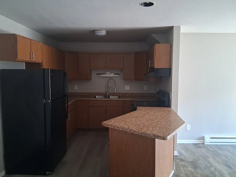 4 bed, 1.0 bath, 1400 sqft, $1,299 — Photo 4