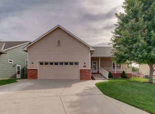 519 Autumn Glen Ct, Newton, KS 67114