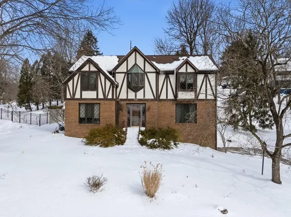 8186 Streamside Dr, Pittsburgh, PA 15237