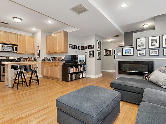5th image of 1747 W Pratt Blvd #G