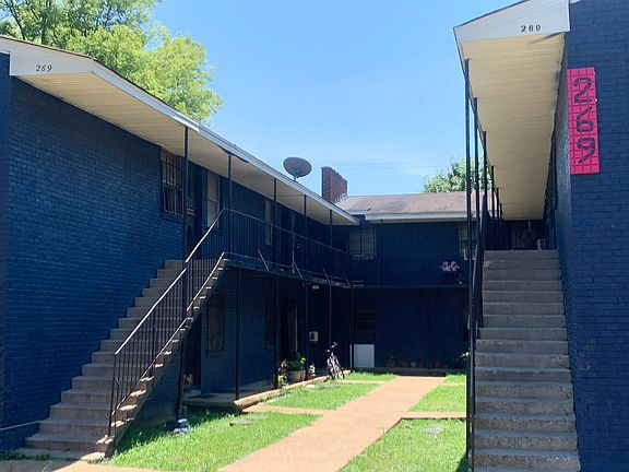 3rd image of 266 Bond Ave