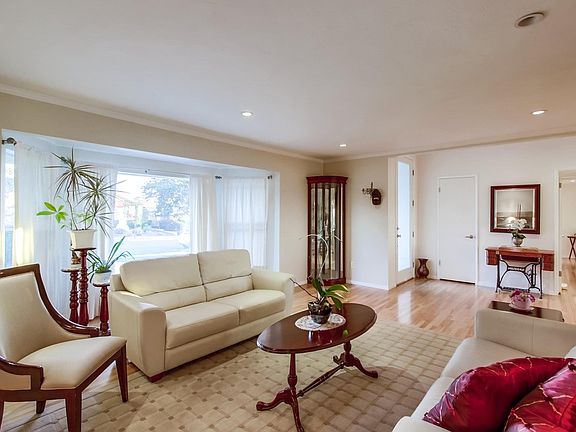 4th image of 6280 Cresthaven Dr
