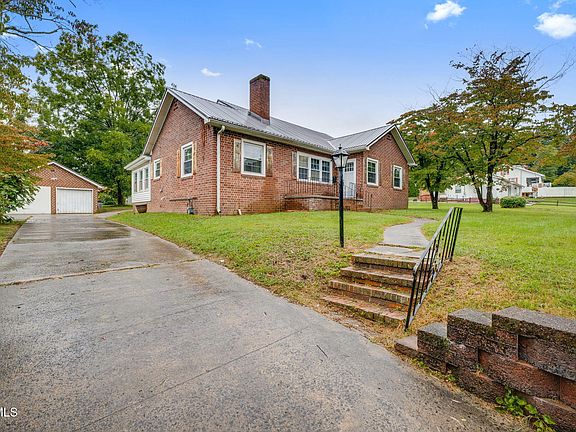 2nd image of 217 Circle Dr