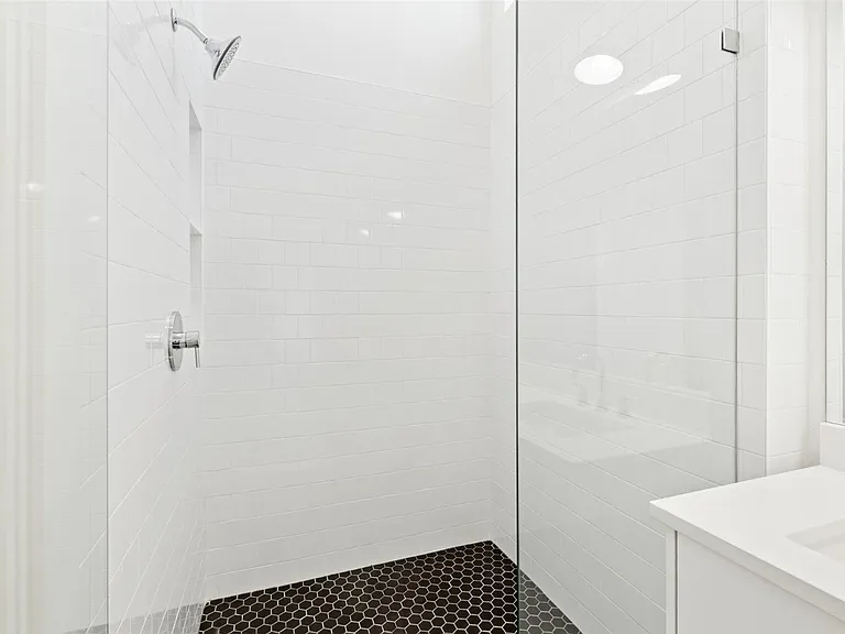 6012 Hudson St #3 — Photo 17