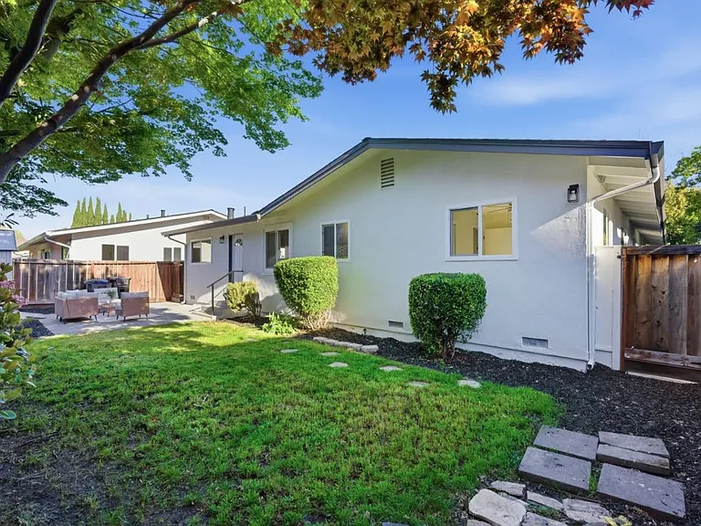 452 Waddington Ave — Photo 15